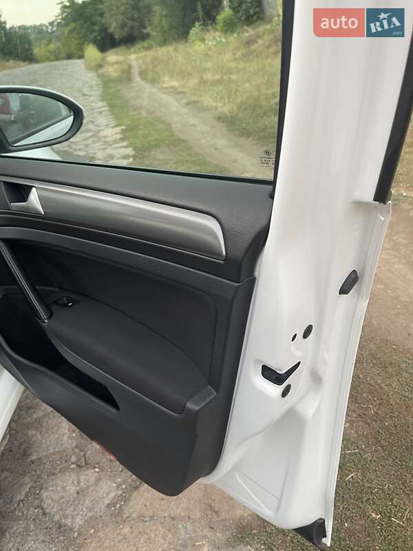 Універсал Volkswagen Golf 2015 в Полтаві