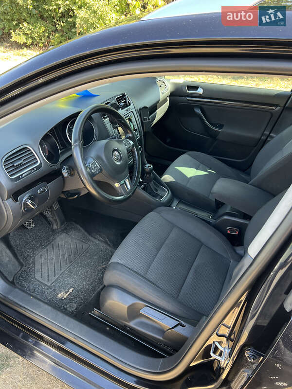 Універсал Volkswagen Golf 2011 в Коротичу