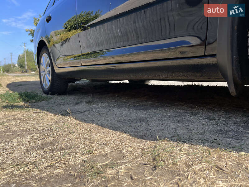 Універсал Volkswagen Golf 2011 в Коротичу