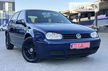 Хэтчбек Volkswagen Golf 2002 в Ровно