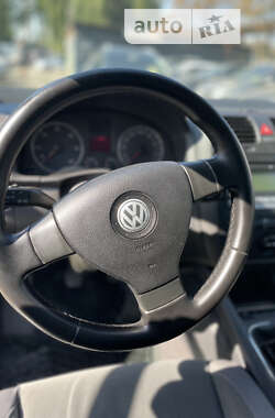 Хэтчбек Volkswagen Golf 2004 в Луцке