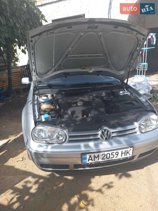 Універсал Volkswagen Golf 2004 в Ємільчиному
