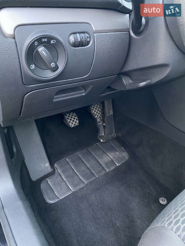 Хэтчбек Volkswagen Golf 2009 в Ахтырке