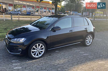 Хэтчбек Volkswagen Golf 2012 в 