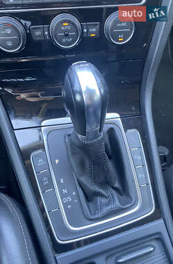 Хэтчбек Volkswagen Golf 2012 в 
