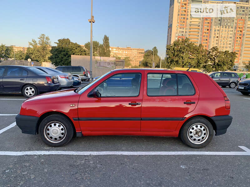 Хэтчбек Volkswagen Golf 1995 в Киеве