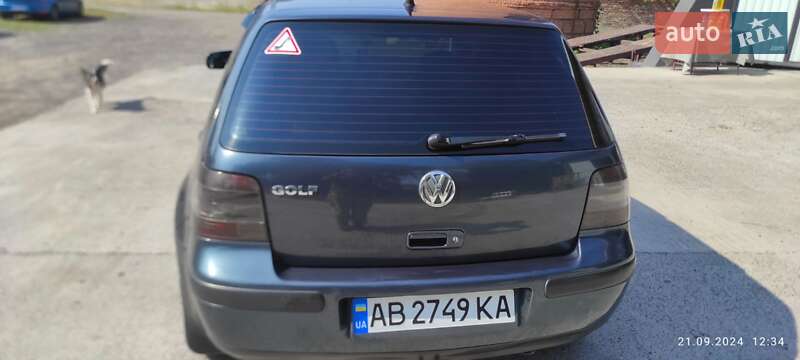 Хэтчбек Volkswagen Golf 2002 в Гайсине