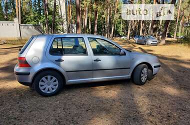 Хетчбек Volkswagen Golf 2001 в Житомирі