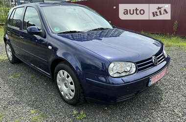 Хетчбек Volkswagen Golf 2001 в Луцьку