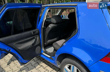 Хэтчбек Volkswagen Golf 2001 в 