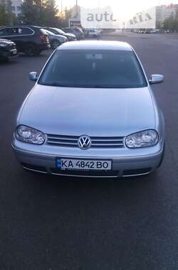 Хэтчбек Volkswagen Golf 2002 в Киеве