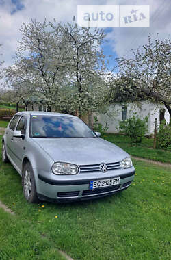 Хетчбек Volkswagen Golf 2003 в Новояворівську