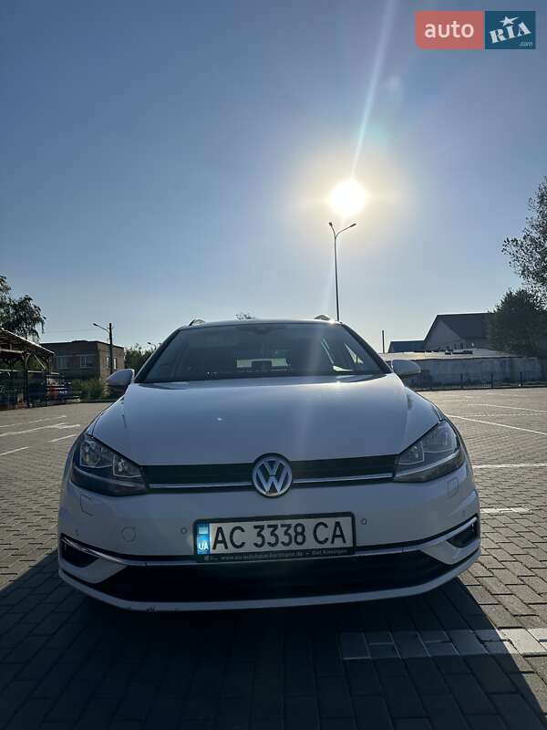 Универсал Volkswagen Golf 2020 в Луцке