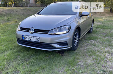 Хэтчбек Volkswagen Golf 2017 в Павлограде