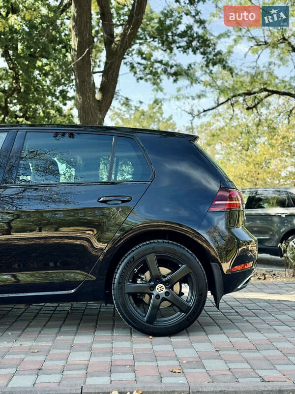 Хэтчбек Volkswagen Golf 2019 в Кропивницком