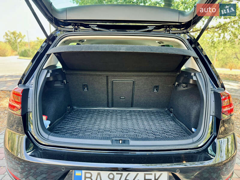 Хэтчбек Volkswagen Golf 2019 в Кропивницком