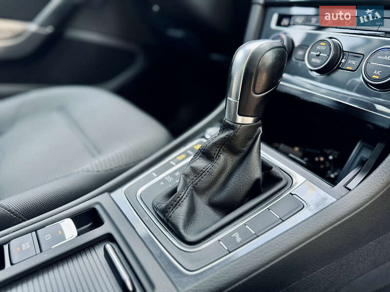 Хэтчбек Volkswagen Golf 2019 в Кропивницком