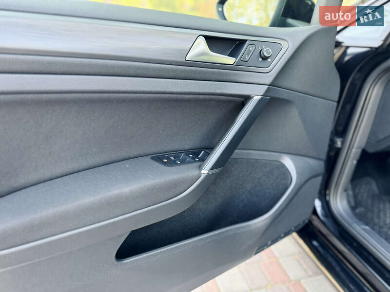 Хэтчбек Volkswagen Golf 2019 в Кропивницком