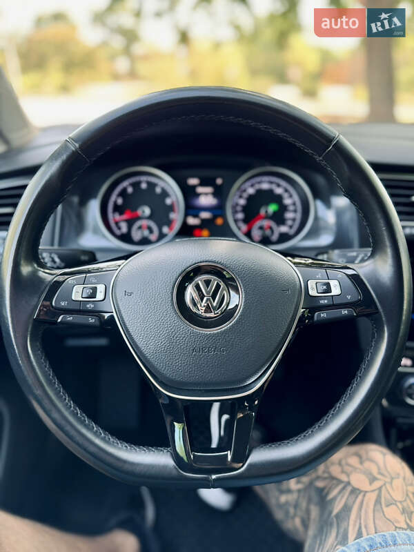Хэтчбек Volkswagen Golf 2019 в Кропивницком