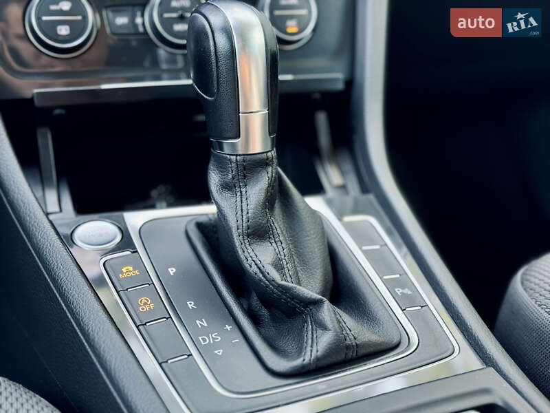 Хэтчбек Volkswagen Golf 2019 в Кропивницком