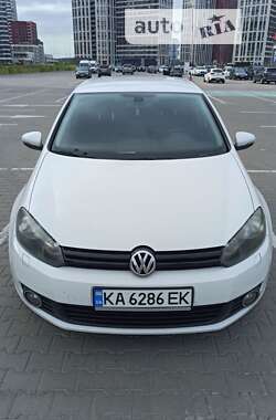 Хэтчбек Volkswagen Golf 2011 в Киеве