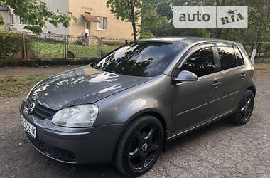 Хэтчбек Volkswagen Golf 2005 в Виноградове