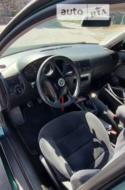 Хэтчбек Volkswagen Golf 2000 в Хмельницком