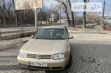 Хетчбек Volkswagen Golf 2002 в Дніпрі