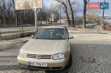 Хэтчбек Volkswagen Golf 2002 в 