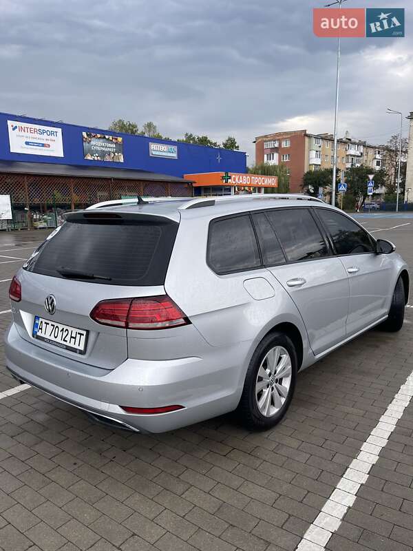 Универсал Volkswagen Golf 2019 в Калуше