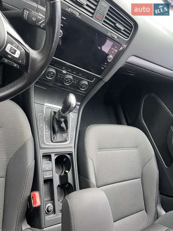 Универсал Volkswagen Golf 2019 в Калуше