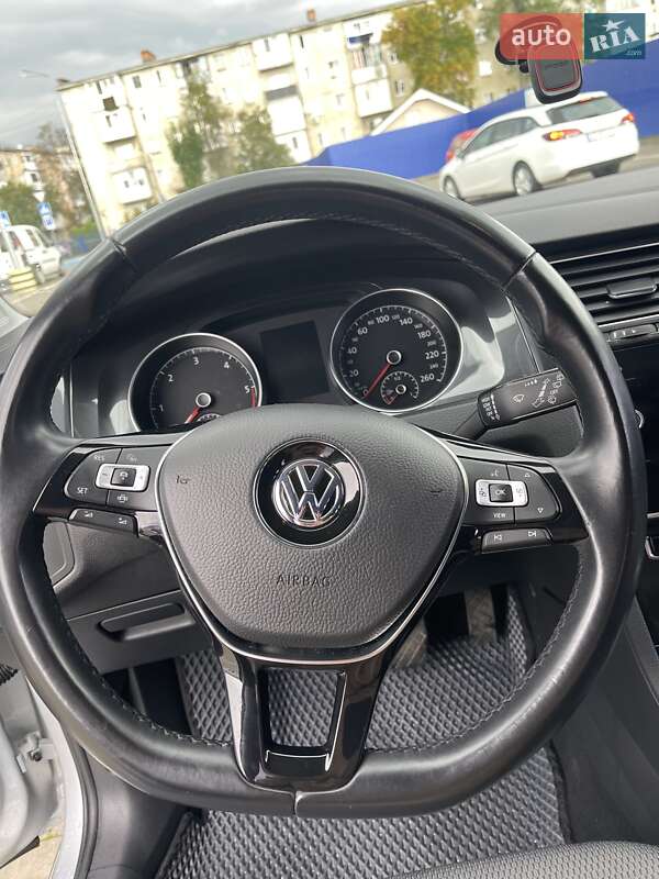 Универсал Volkswagen Golf 2019 в Калуше