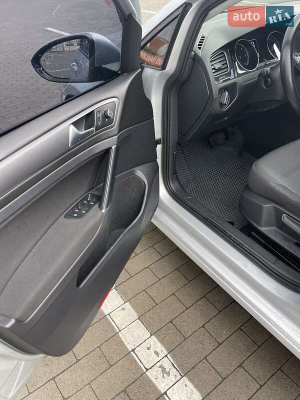 Универсал Volkswagen Golf 2019 в Калуше