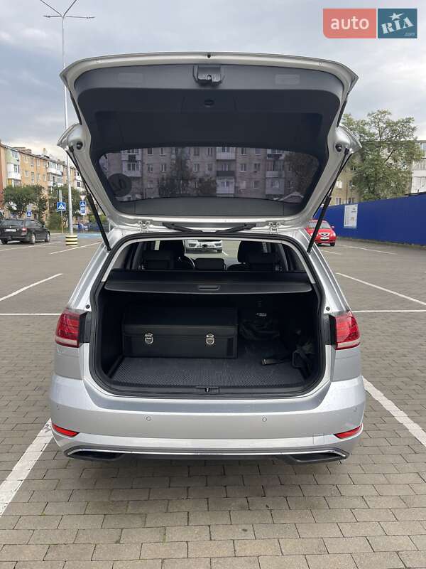 Универсал Volkswagen Golf 2019 в Калуше
