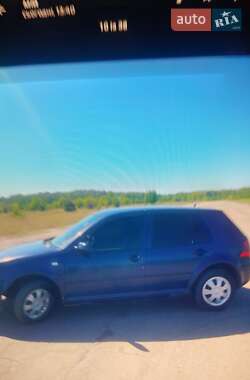 Хетчбек Volkswagen Golf 2001 в 