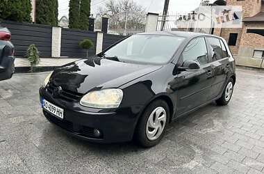 Хэтчбек Volkswagen Golf 2005 в Тячеве