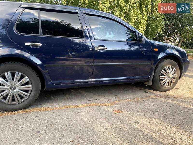 Хетчбек Volkswagen Golf 1998 в Гадячі