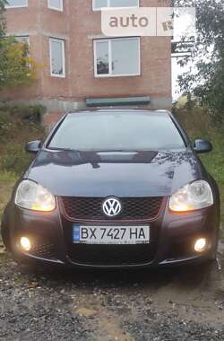 Хэтчбек Volkswagen Golf 2004 в Хмельницком