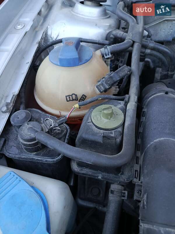 Хэтчбек Volkswagen Golf 2000 в Городке