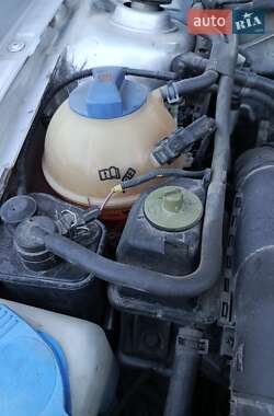 Хэтчбек Volkswagen Golf 2000 в 