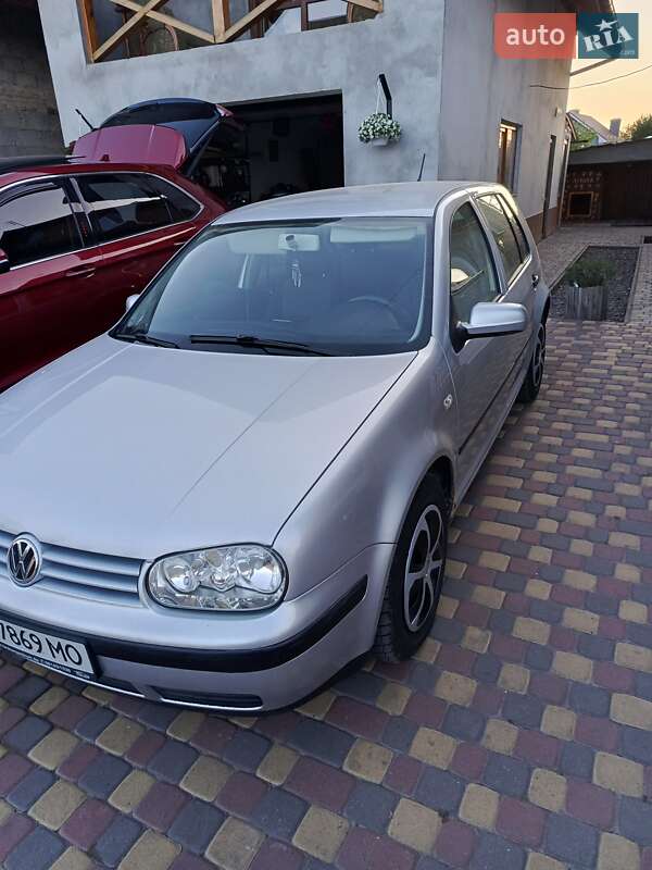 Хэтчбек Volkswagen Golf 2000 в Городке