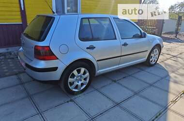 Хэтчбек Volkswagen Golf 2001 в Рокитном