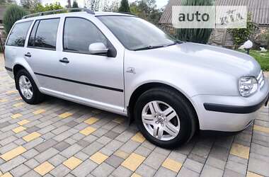 Универсал Volkswagen Golf 2004 в Черновцах