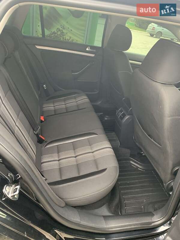 Универсал Volkswagen Golf 2013 в Гусятине