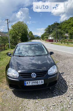 Хэтчбек Volkswagen Golf 2004 в Великом Березном