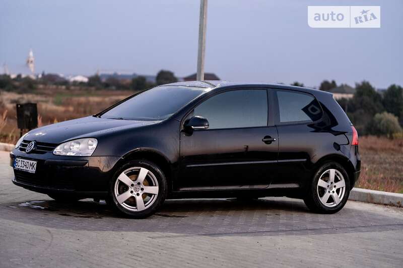 Хэтчбек Volkswagen Golf 2004 в Львове