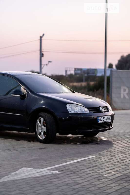 Хэтчбек Volkswagen Golf 2004 в Львове