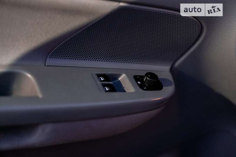 Хэтчбек Volkswagen Golf 2004 в Львове