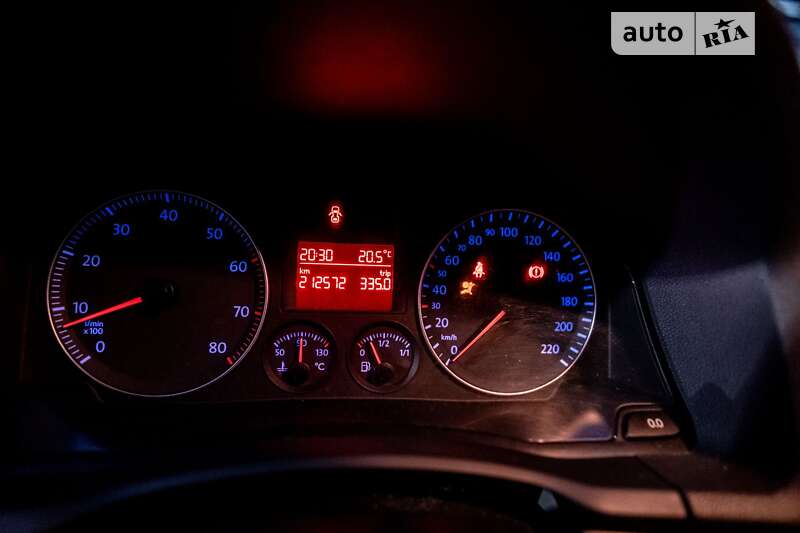 Хэтчбек Volkswagen Golf 2004 в Львове