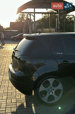 Хэтчбек Volkswagen Golf 2005 в Запорожье